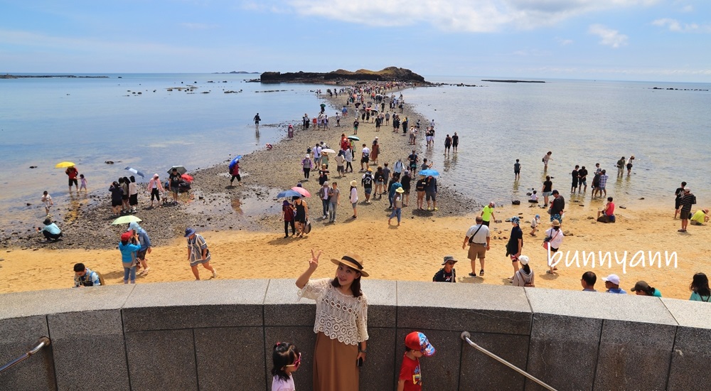 澎湖奎壁山摩西分海，漫步唯美海中央道路，搭配藍天白雲超美