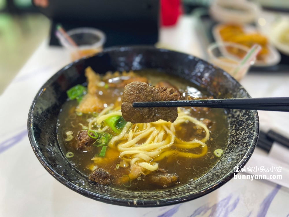 清一色牛肉麵店