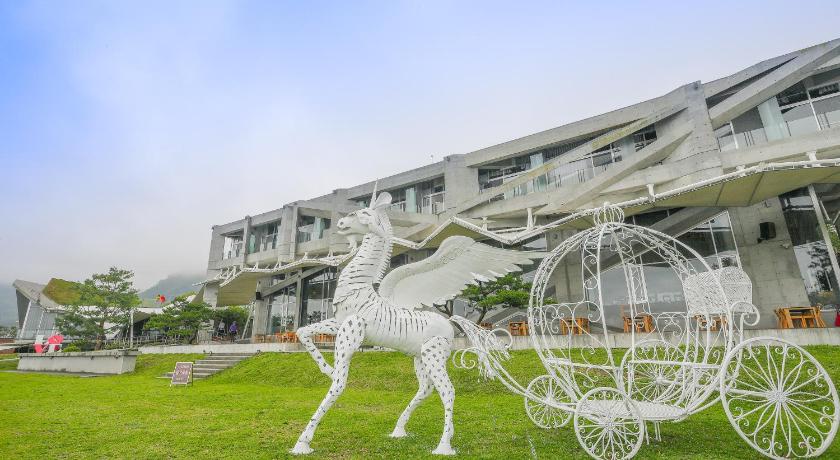 雲林山丘秘境【雲嶺之丘】5分鐘漫步翠綠茶園，無死角視野超美