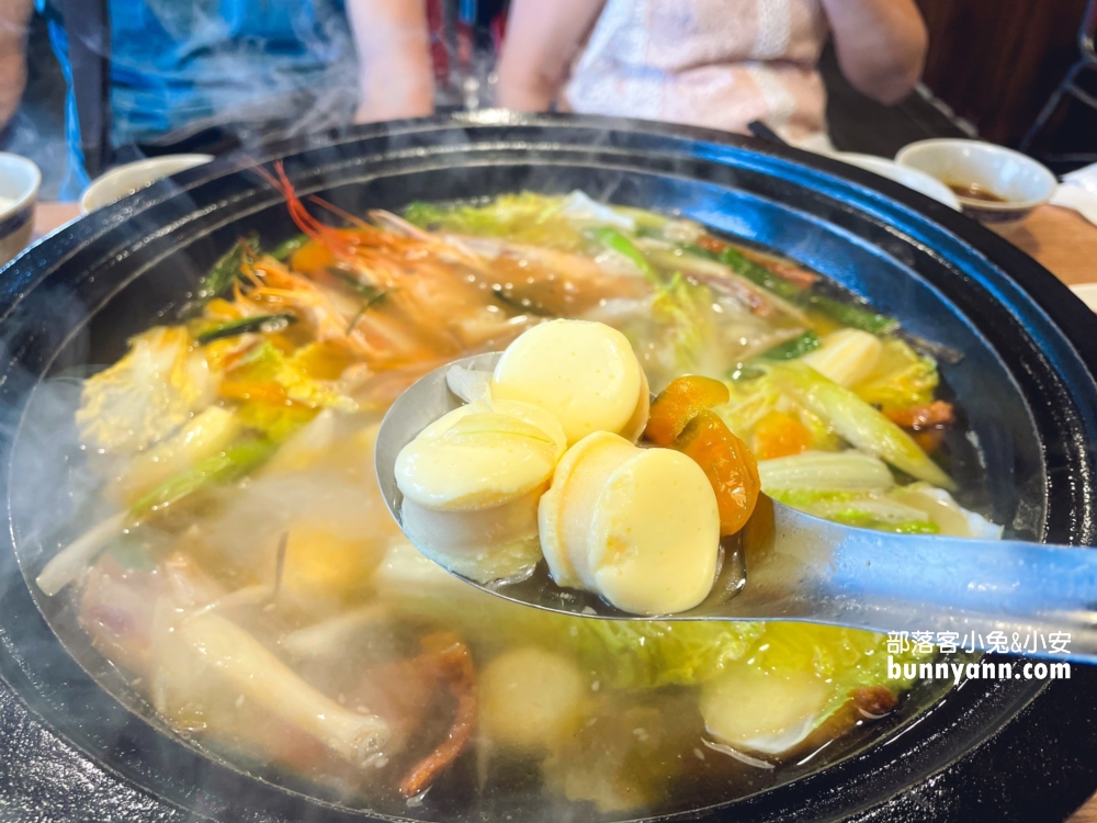 可以看海的餐廳推薦！金川石頭火鍋，潮境公園排隊美食店家