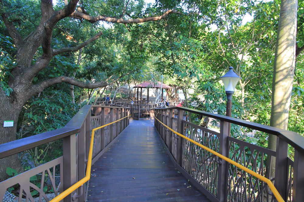 【天母東和公園】免費玩兩層樓旋轉溜滑梯，湯姆歷險記森林遊樂場真棒。