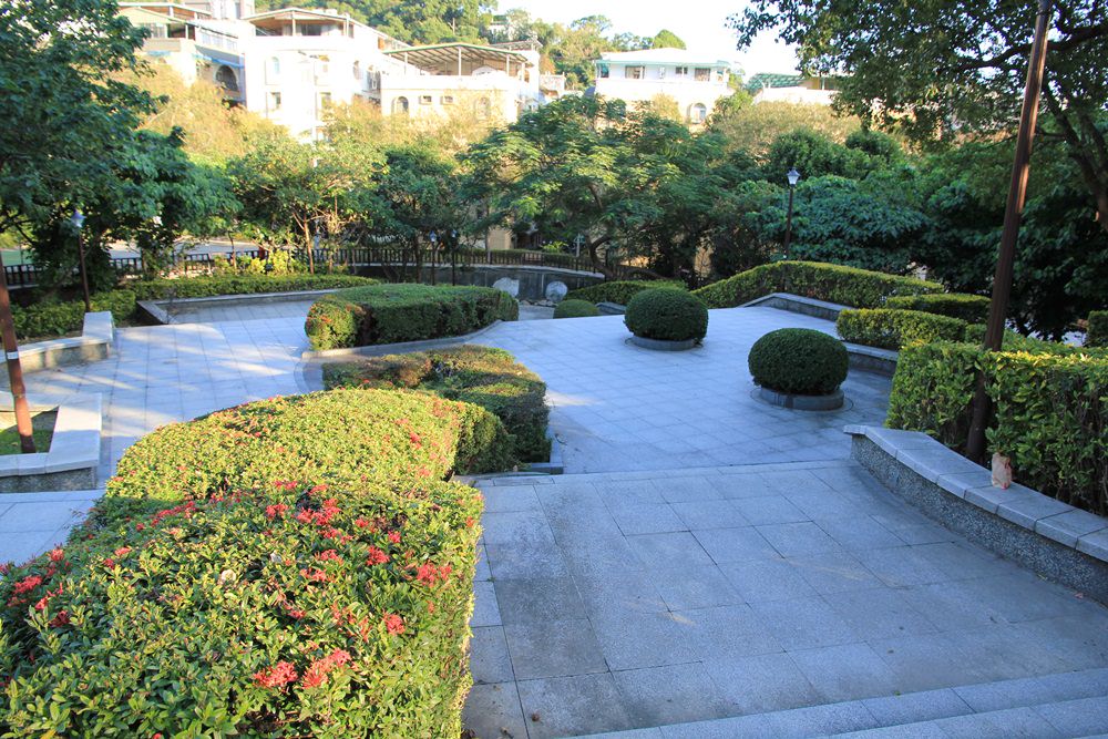 【天母東和公園】免費玩兩層樓旋轉溜滑梯，湯姆歷險記森林遊樂場真棒。