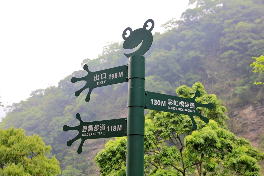 尖石青蛙石天空步道，新竹唯一玻璃景觀平台賞彩虹飛瀑，親近大自然的好地方～