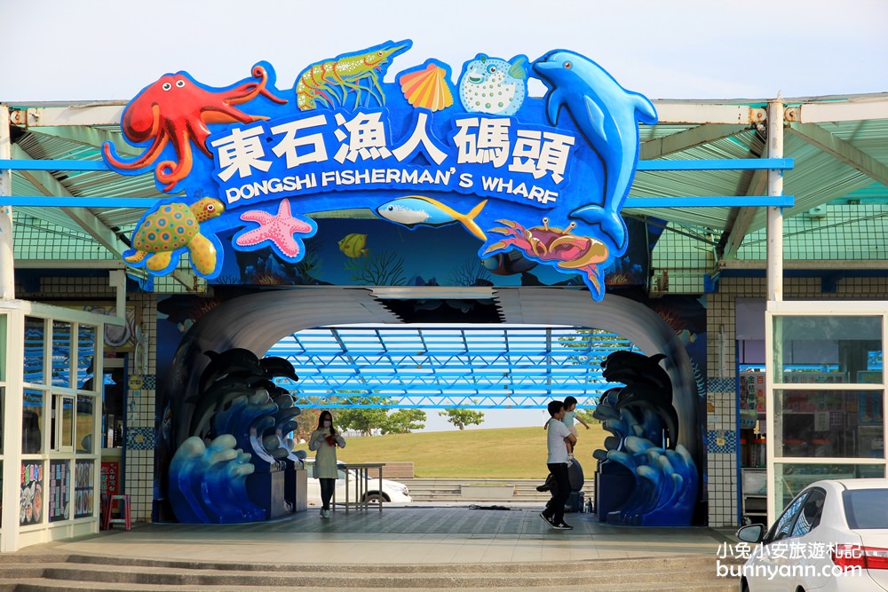 嘉義東石漁人碼頭，愛琴海異國建築，彩色蚵殼屋、海豚隧道、經緯度塔超美麗！