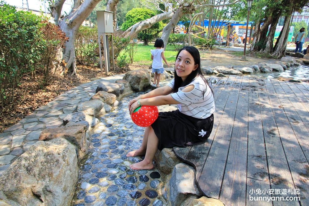 苗栗景點推薦》臺鹽通霄觀光園區(鹽來館)，溫泉海水免費泡腳好地方。