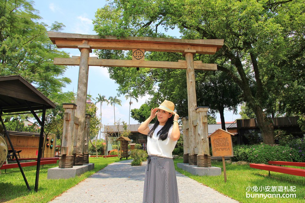 南投埔里景點》鳥居喫茶食堂，快閃拍兩層樓道地超大鳥居、日本擂鼓與巨人手掌超震撼～