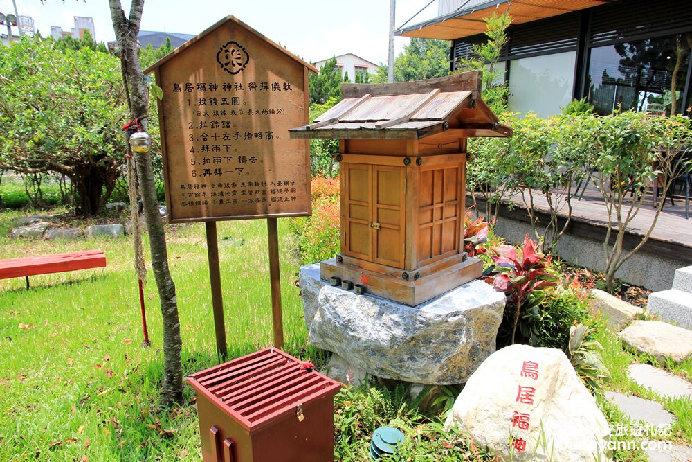 南投埔里景點》鳥居喫茶食堂，快閃拍兩層樓道地超大鳥居、日本擂鼓與巨人手掌超震撼～