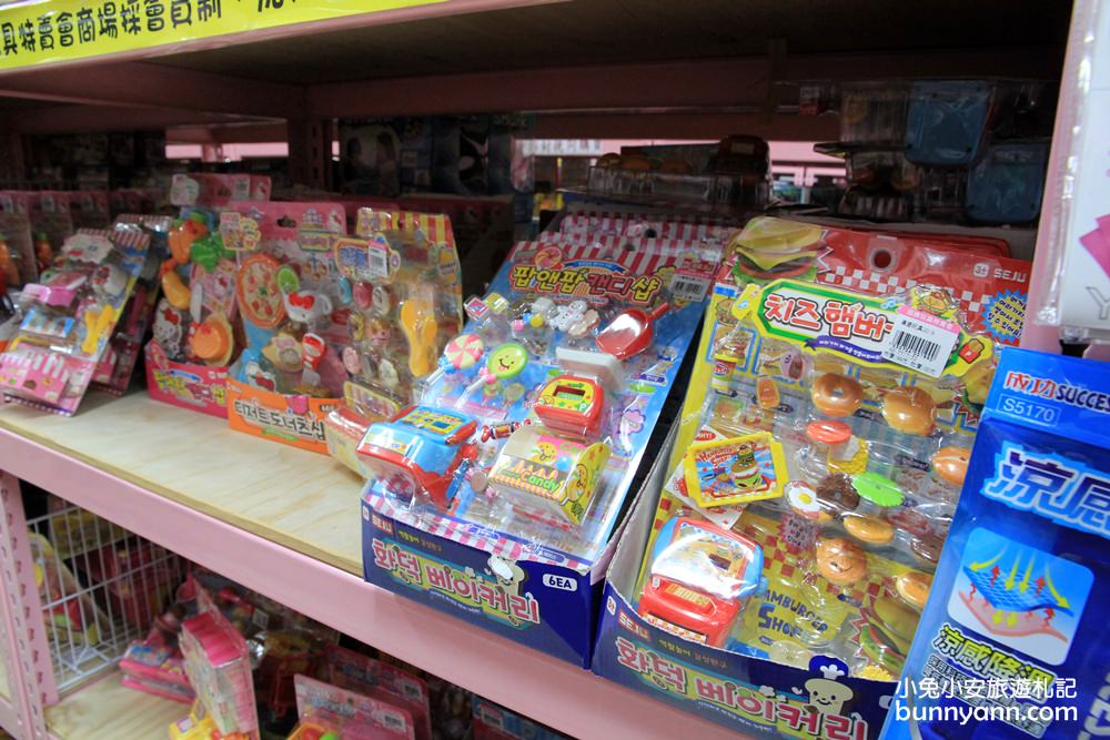 台中玩具店》亞細亞toys台中店～玩具百貨量販批發商場，上萬件超划算玩具逛到失心瘋～