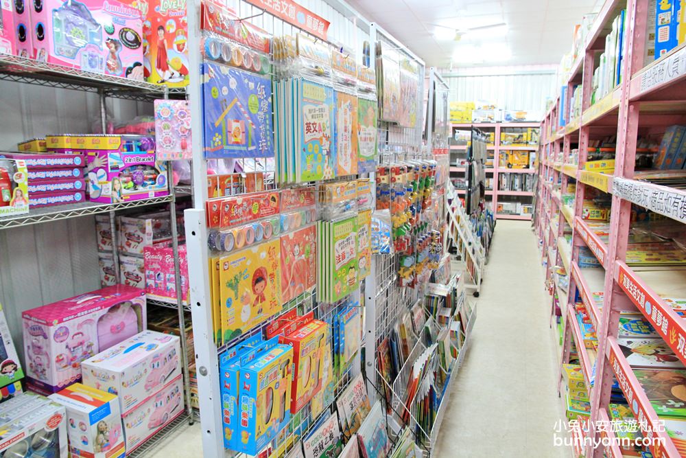 台中玩具店》亞細亞toys台中店～玩具百貨量販批發商場，上萬件超划算玩具逛到失心瘋～