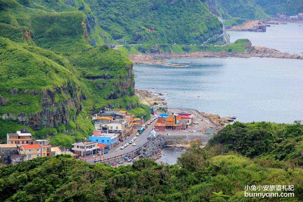 新北景點》鼻頭角步道，山谷裡的迷彩營區，欣賞鼻頭角海岸無敵海景