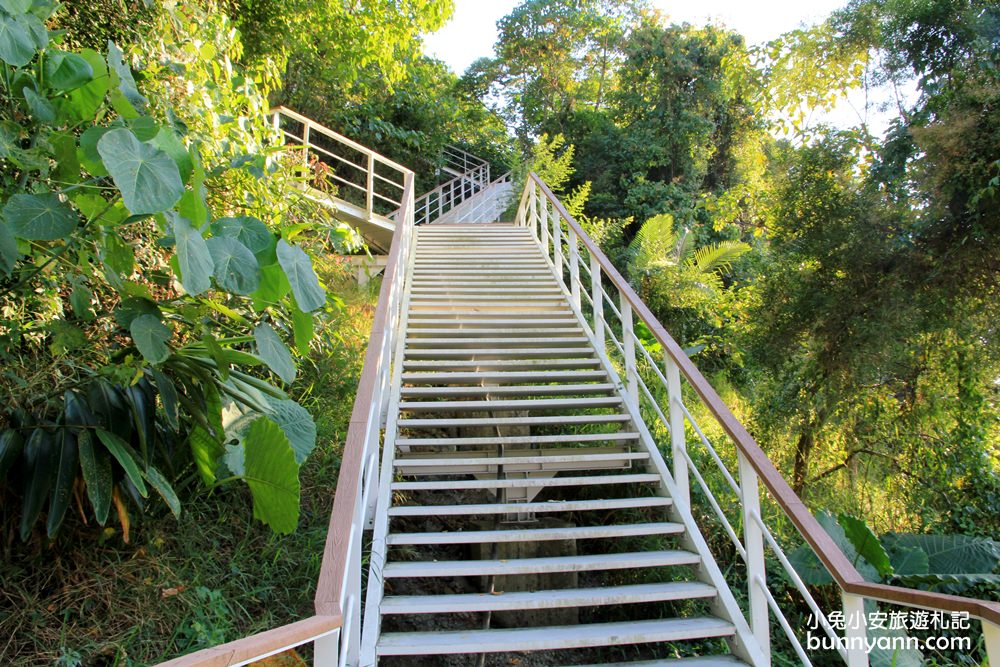 高雄景點》寶來花賞溫泉公園，群山包圍的足湯秘境，美人溫泉好滑嫩~