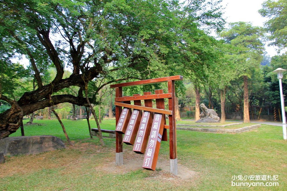 高雄景點》華一休閒農場，餵羊羊吃牧草、吃羊奶冰、草地放風郊遊趣