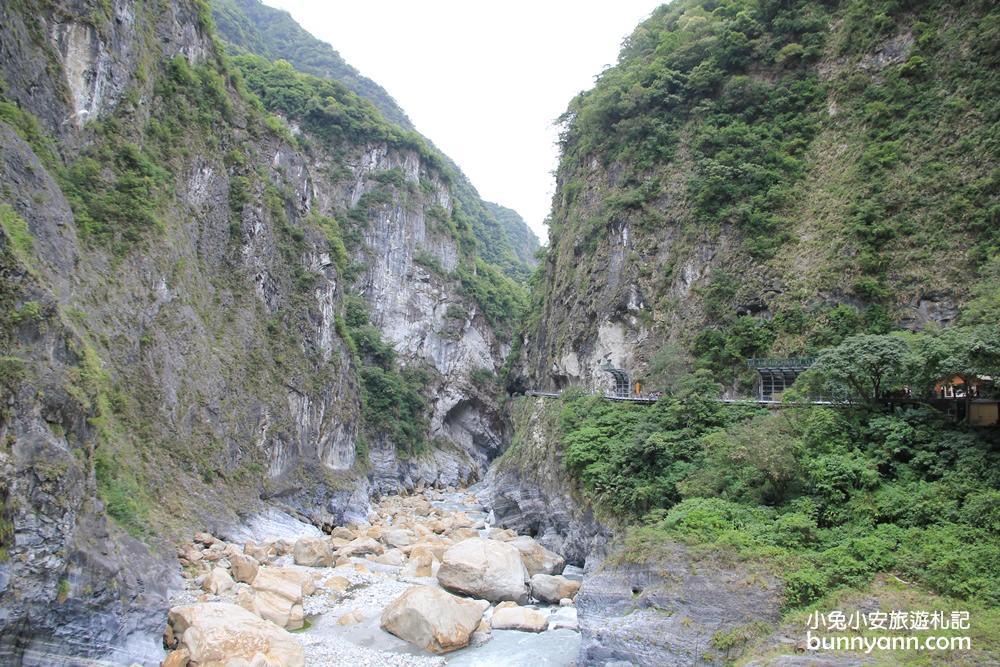 花蓮中橫絕美景點太魯閣燕子口步道，鬼斧神工大峽谷景色!!