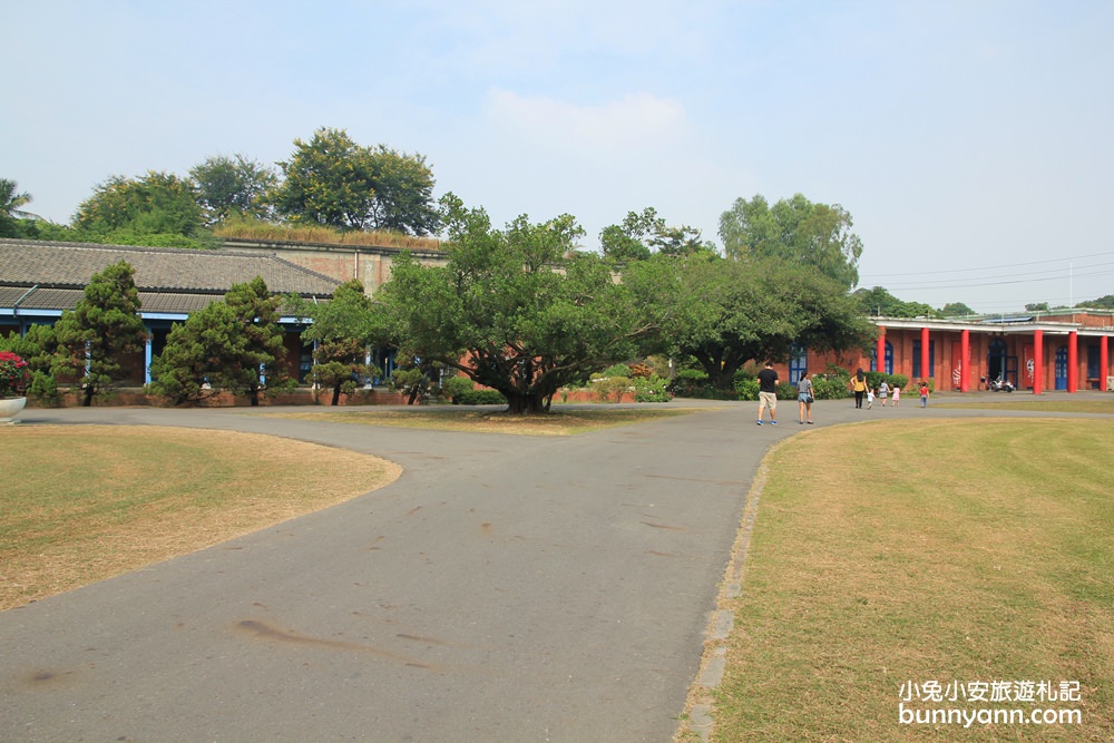 高雄景點》鳳山無線電信所，美拍軍營堡壘廢墟風，膽小者請結伴同行～