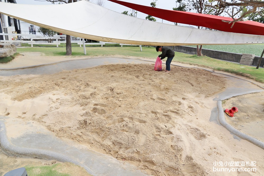 【雲林景點】千巧谷牛樂園牧場 五星級牧牛場，餵牛牛吃草超有趣