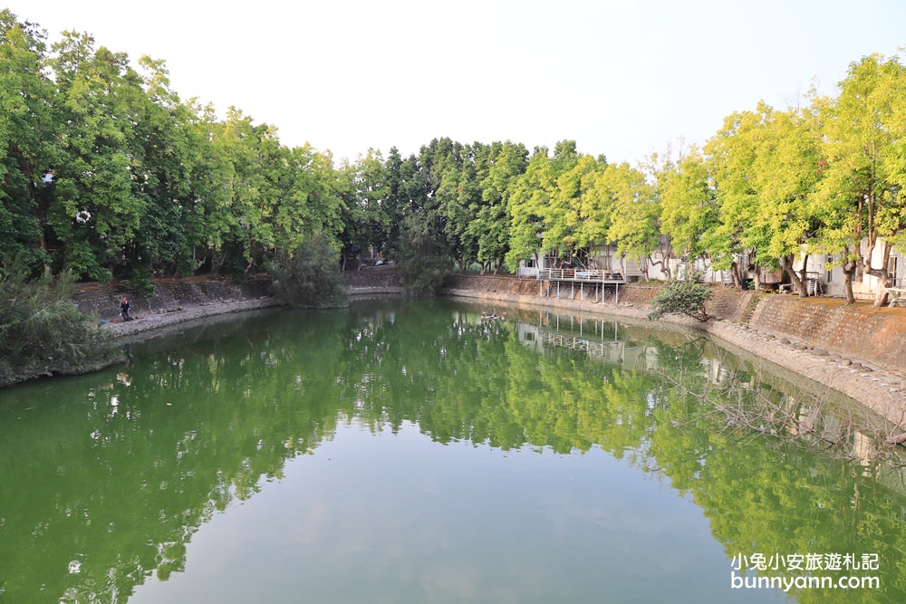 雲林景點》斗六菓風巧克力工房，繽紛彩色巨大馬卡龍，巧克力DIY好好玩~