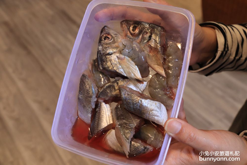 宜蘭【金車生技水產養殖研發中心】餵鯊魚吃飯超酷