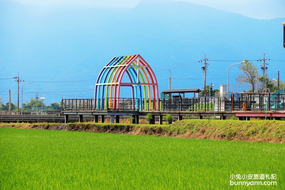 宜蘭IG景點》天空島上的小木屋，美拍綠田中央的浪漫彩虹小屋～