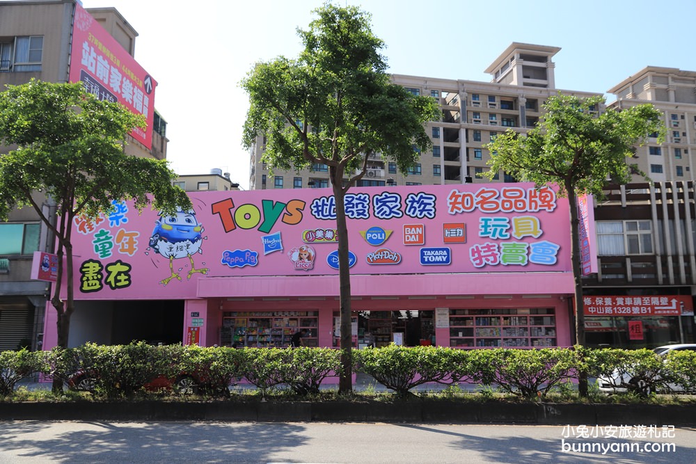 玩具店》亞細亞toys桃園店，交換禮物、聖誕採買上萬件商品買到瘋！