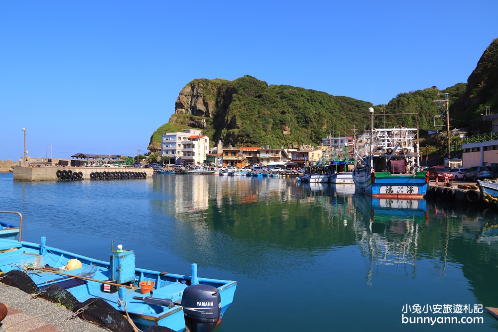 新北景點》鼻頭角步道，山谷裡的迷彩營區，欣賞鼻頭角海岸無敵海景