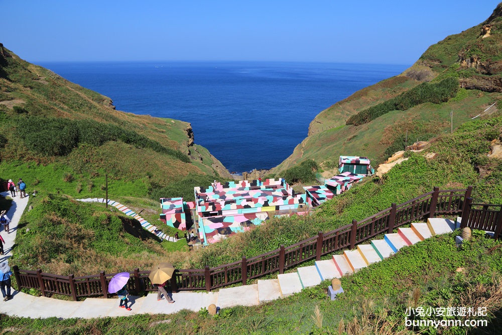 新北景點》鼻頭角步道，山谷裡的迷彩營區，欣賞鼻頭角海岸無敵海景