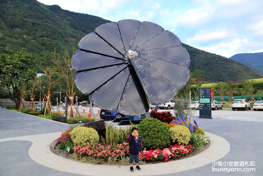 花蓮新景點》蘇花改第一站！台泥DAKA園區，質感系星巴克、水舞秀、美妝小七通通有～