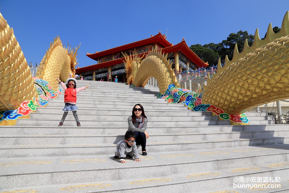 南投中寮金龍山法華寺巨大雙金龍飛舞！80米超長金龍翱翔天際