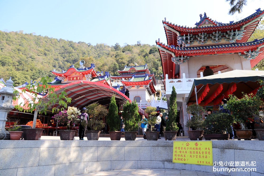 南投埔里地母廟參拜一日遊，氣勢磅礡的青瓦色廟宇風情