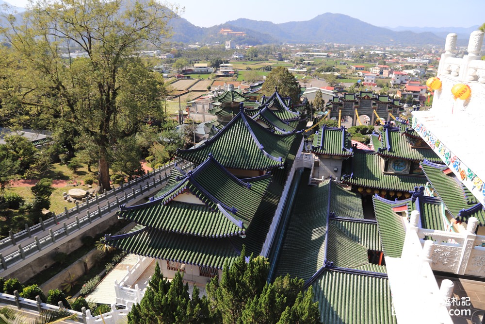 南投埔里地母廟參拜一日遊，氣勢磅礡的青瓦色廟宇風情