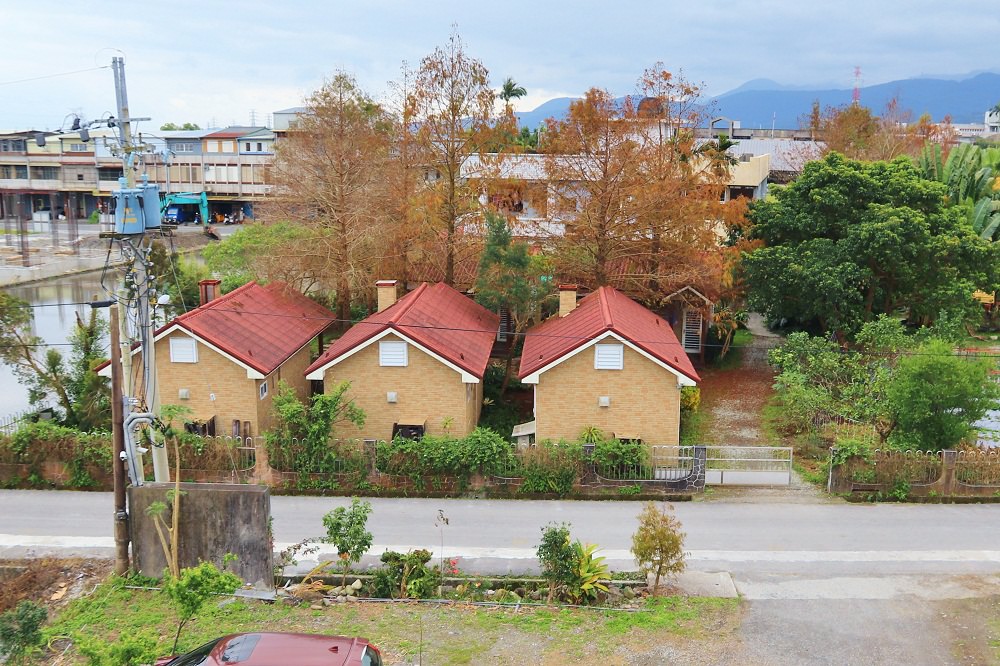 宜蘭民宿》梅花湖住宿選這！落羽松林裡童話村溜滑梯城堡，還能小溪撈蝦，下田採蔥做蔥油餅!