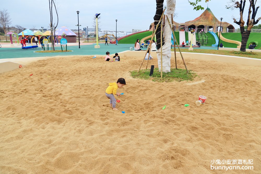 苗栗【竹南獅山親子公園】火炎山溜滑梯、蘑菇屋、鳥巢鞦韆半日遊