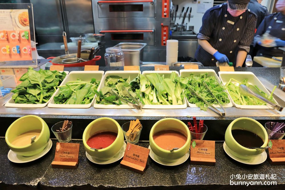 捷絲旅高雄站前館｜蔬食百匯好豐富，親子主題房玩翻天