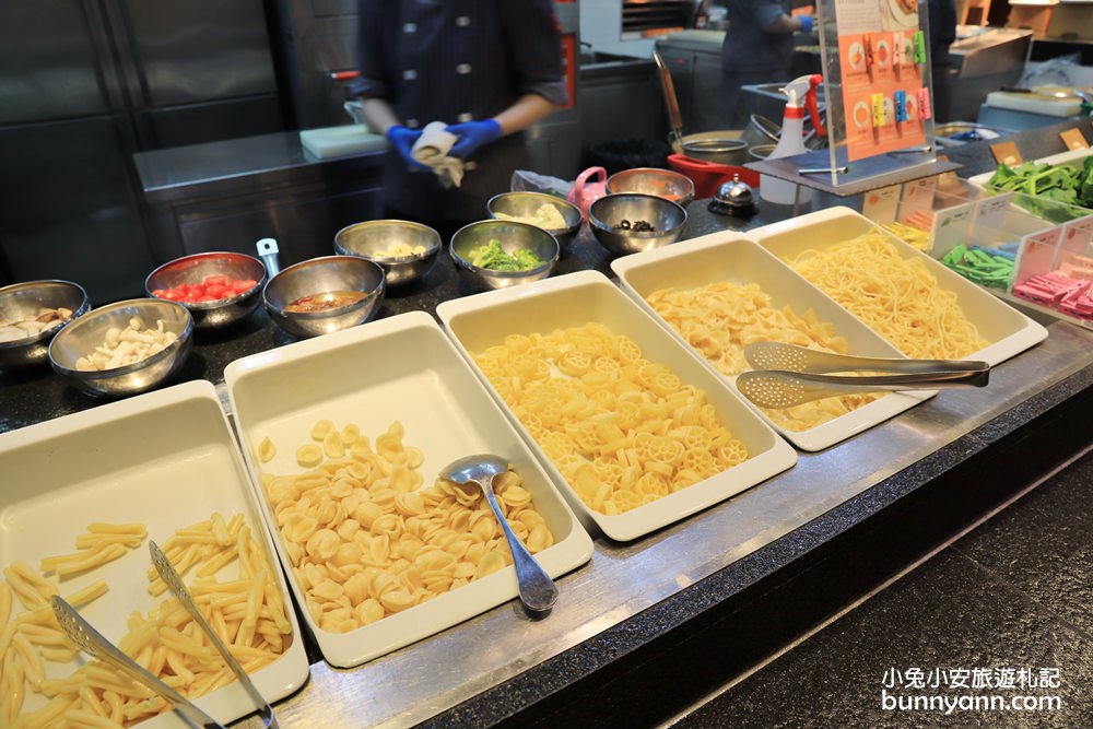 捷絲旅高雄站前館｜蔬食百匯好豐富，親子主題房玩翻天