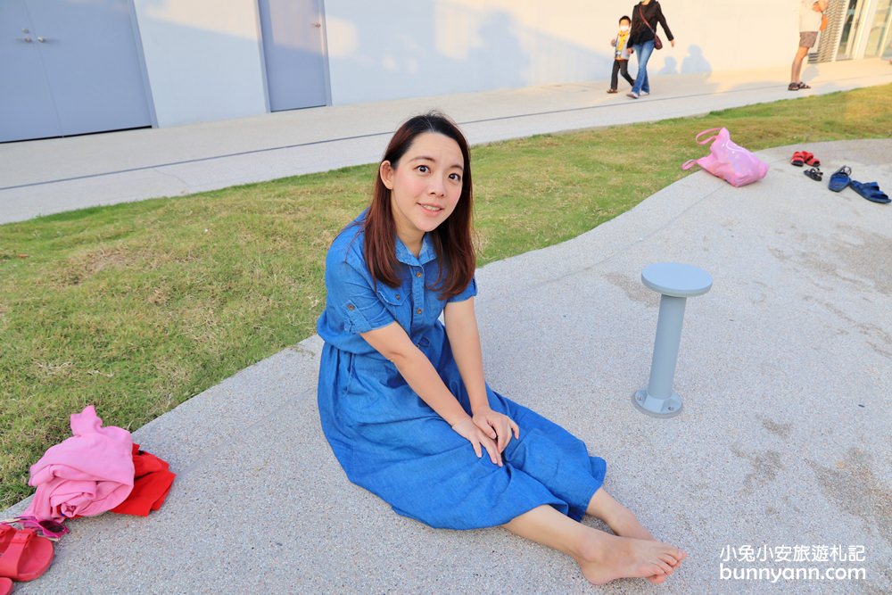 台南市區就能玩水！河樂廣場古羅馬風親水區，賞夕陽玩水都行