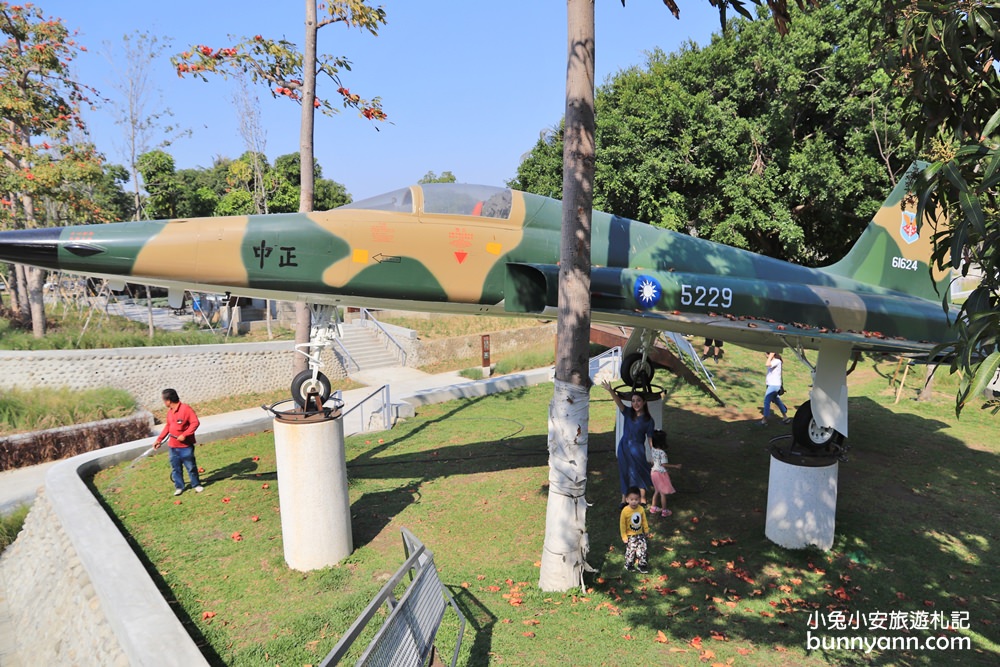 台南景點》水交社文化園區，飛行親子館好好玩，還有戰鬥機可拍