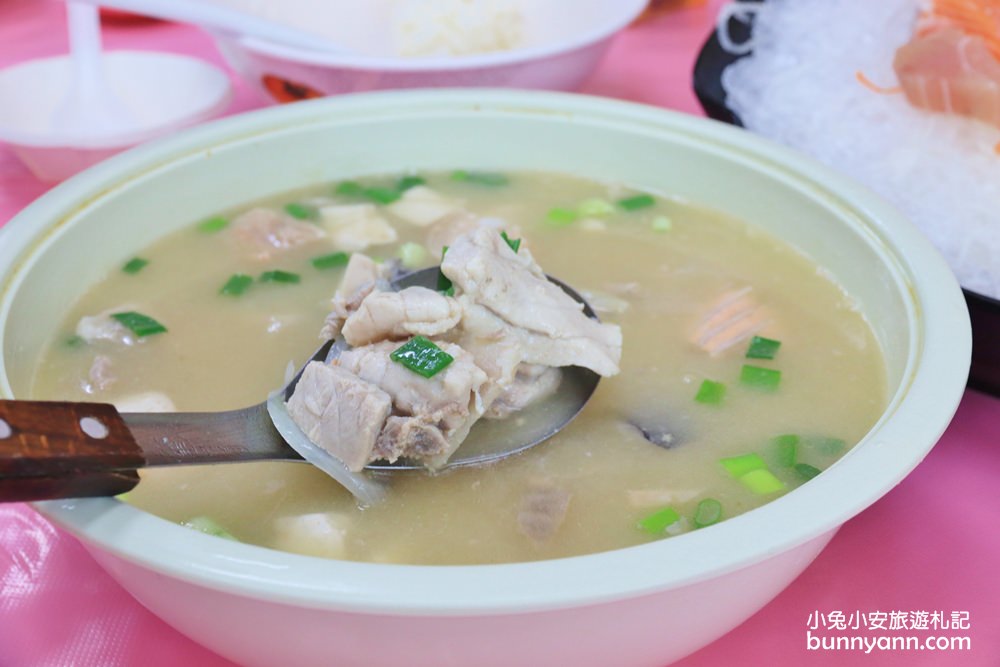 屏東後壁湖美食邱家生魚片，兩百元整整40片生魚片吃到爽。