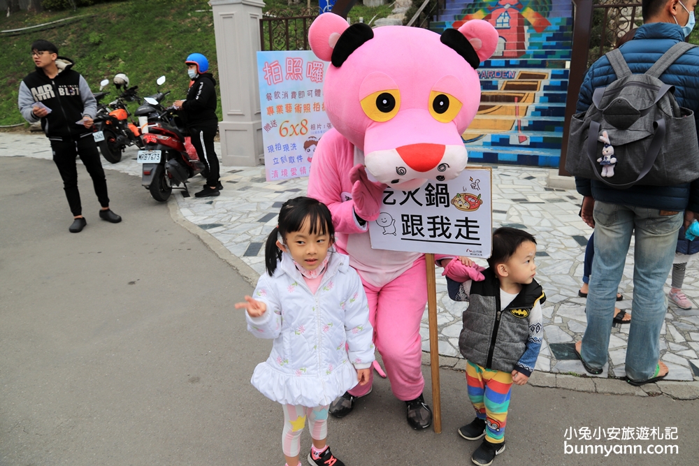 南投景點》清境農場小瑞士花園，精彩水舞秀、水上教堂，美麗天空花園