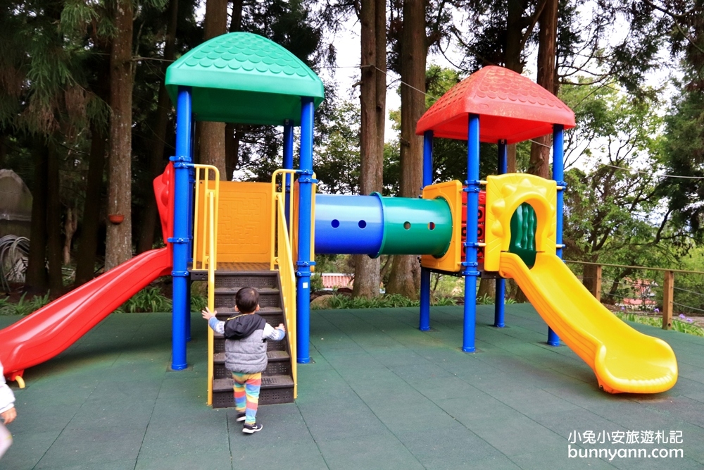 南投景點》清境農場小瑞士花園，精彩水舞秀、水上教堂，美麗天空花園