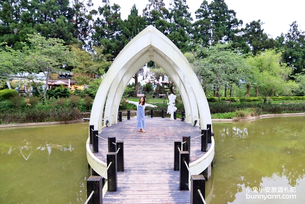 南投景點》清境農場小瑞士花園，精彩水舞秀、水上教堂，美麗天空花園