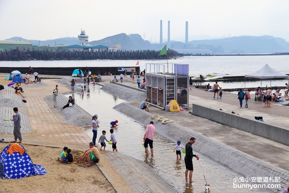 基隆IG景點 | 和平島公園玩水玩沙！阿拉寶灣秘境曝光，海水戲水池、溜滑梯自然系公園玩翻天~