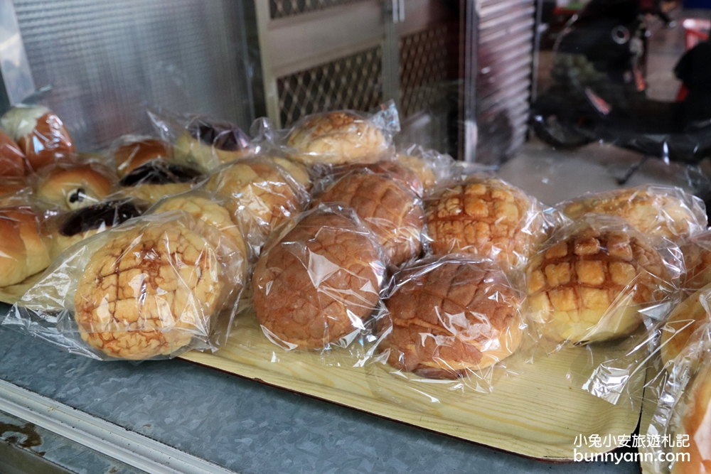 惠豐麵包店｜網路熱門的奶油小點心，埔里浮誇版巨大台式馬卡龍