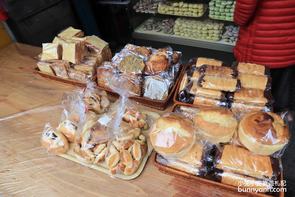 惠豐麵包店｜網路熱門的奶油小點心，埔里浮誇版巨大台式馬卡龍