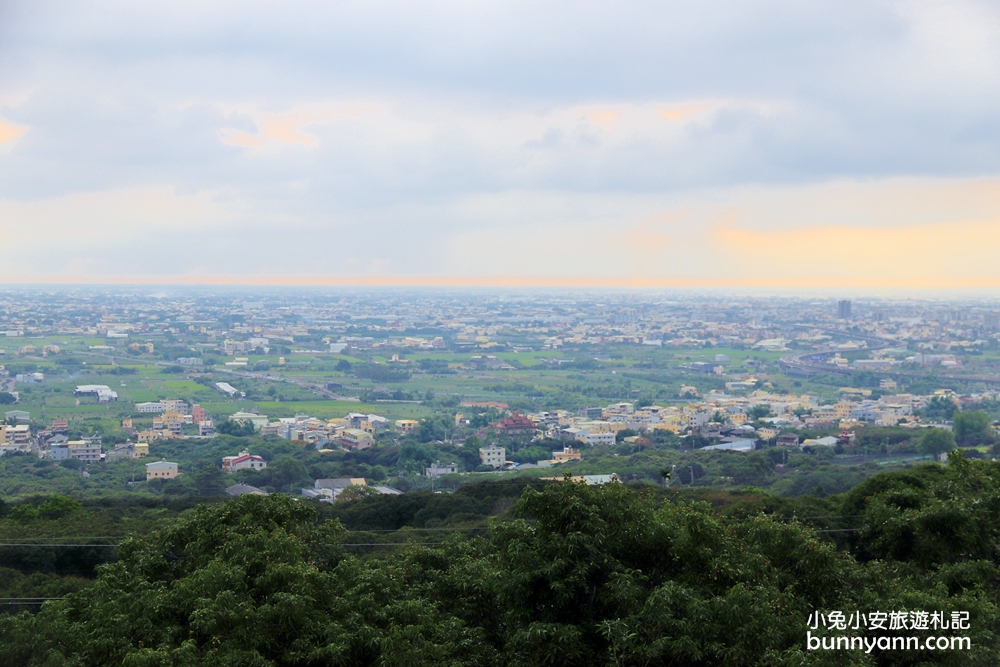 彰化【銀河鐵道望景餐廳】夢幻城市夜景、親子溜滑梯、星空帳篷超美