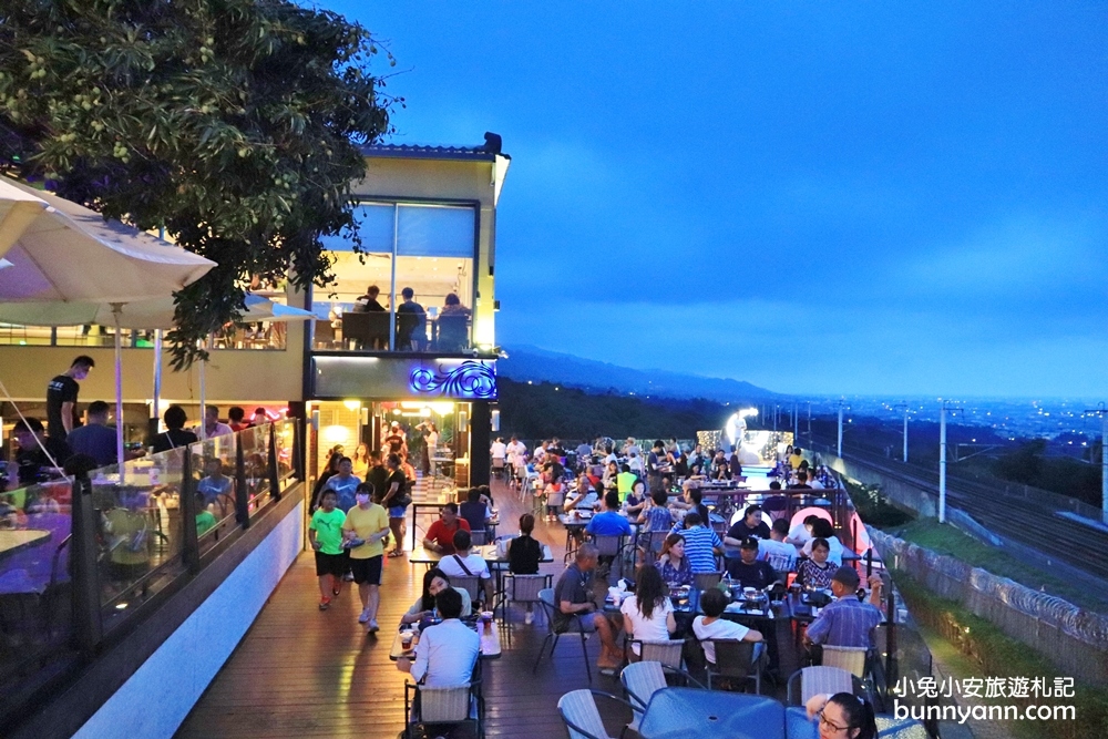 彰化夜景咖啡》夢幻視野！彰化夜景餐廳推薦，美麗城市夜景這裡賞