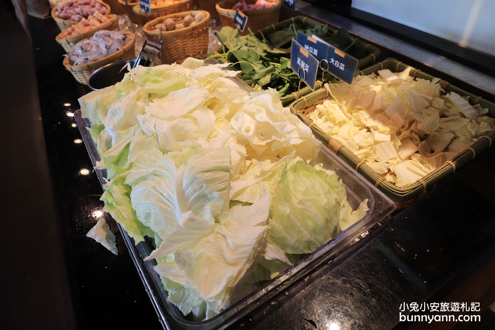 台南美食》饗麻饗辣聚餐最狂選擇！食物種類超多麻辣鍋物店，冰淇淋、螃蟹、現切優質肉片，快糾團來吃一檔～