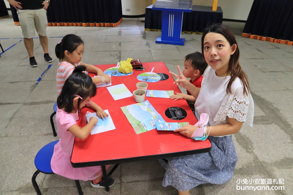 高雄景點岡山航空教育展示館，戰鬥機展示館與穿帥氣軍裝