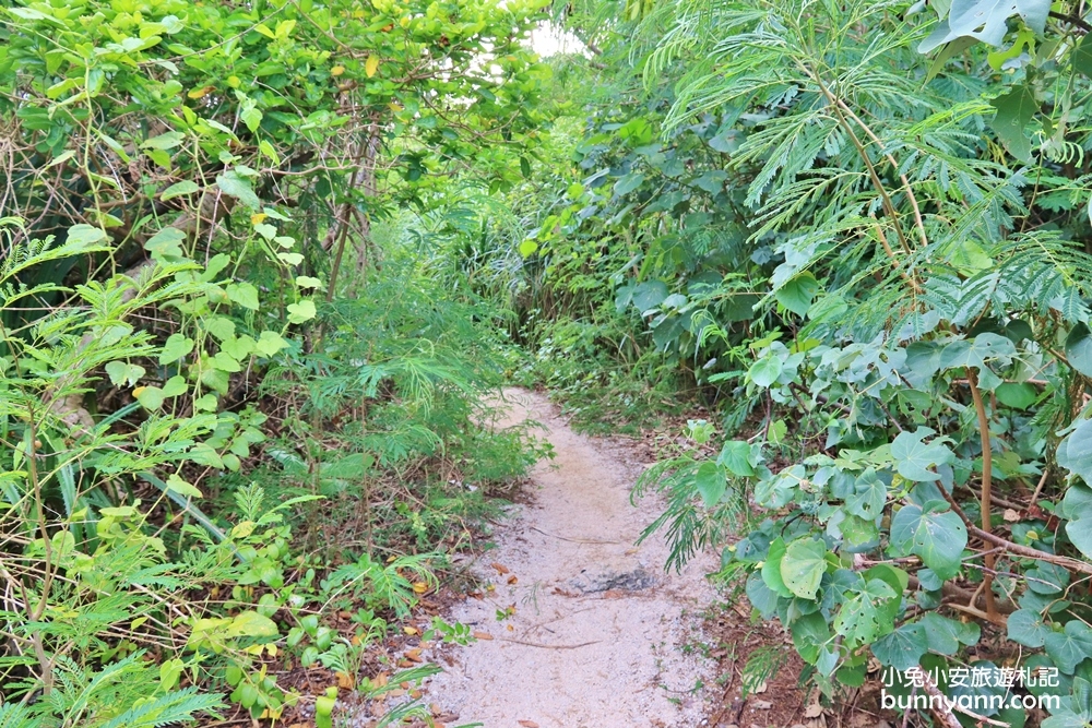 墾丁玩水推薦小巴里島岩，享受清澈沁涼海水(停車介紹)