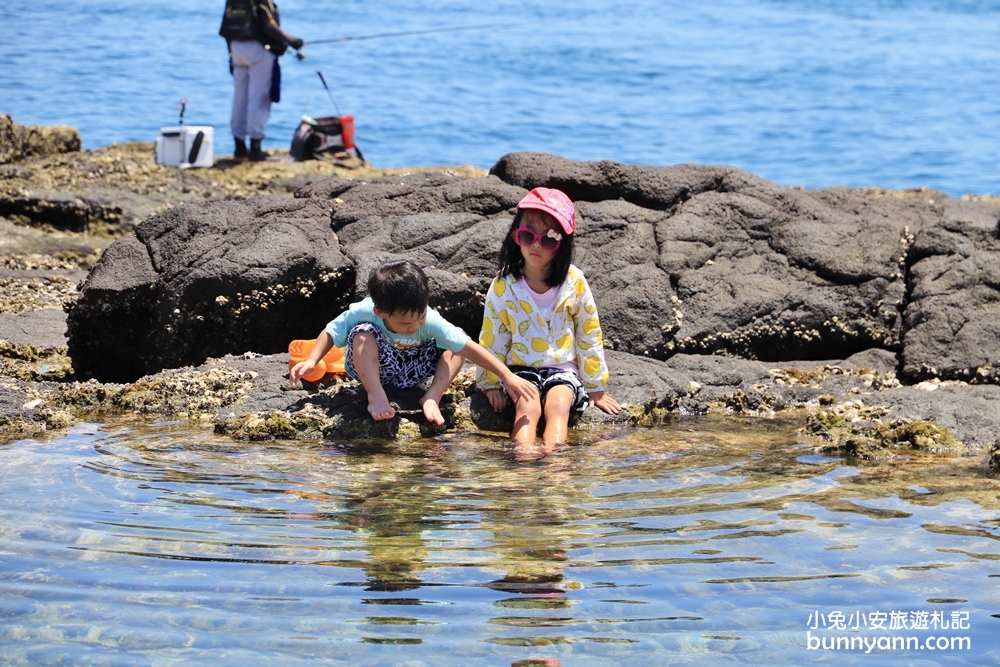 澎湖景點「龍蝦島」抓龍蝦吃泡麵，澎澎灘透明獨木舟一日遊。