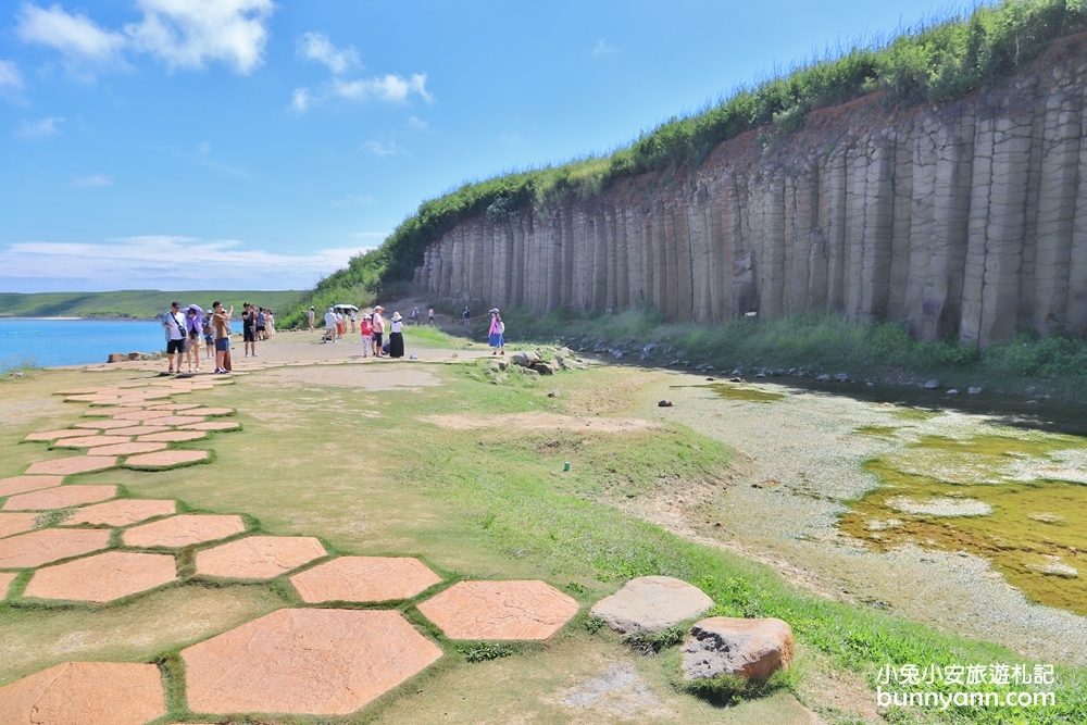 澎湖景點》世界級拍照點！池東大菓葉玄武岩，像瀑布的岩石地景超壯觀～