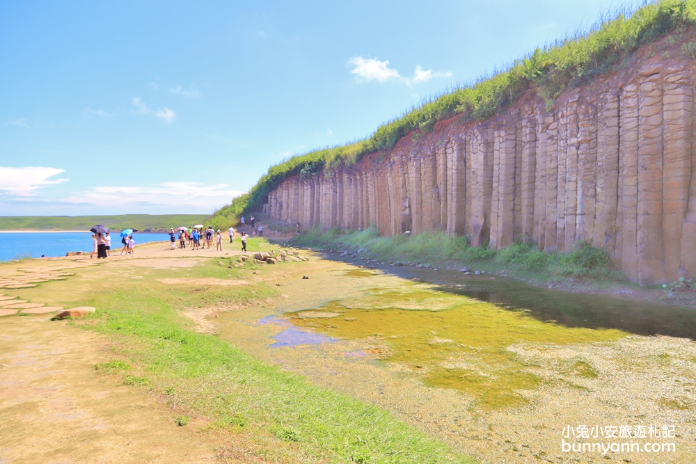 世界級「池東大菓葉玄武岩」像瀑布的岩石地景超壯觀。